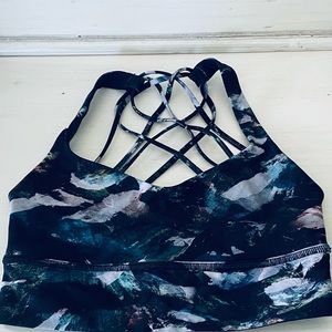 Lululemon Sports Bra. Size 6. Like new without tags. Wore only 2x.